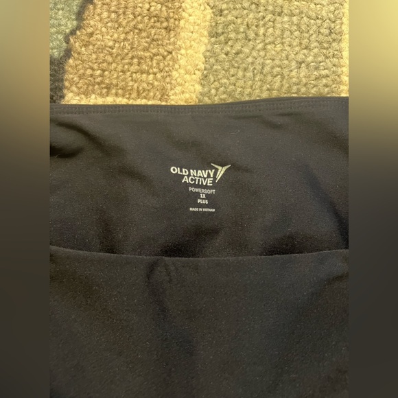 EUC Old Navy 7/8 Black Leggings - Side Pockets - Picture 3 of 3